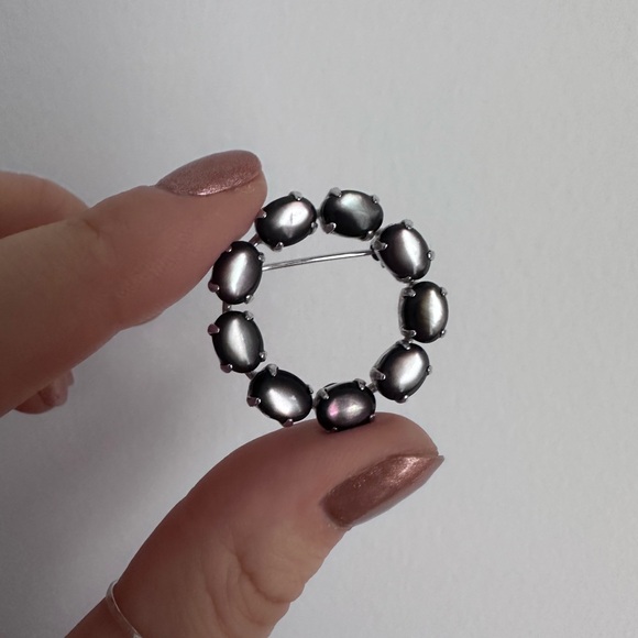 12kt GF black mother of pearl brooch - Picture 1 of 4